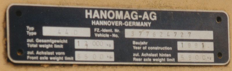 Hanomag 44D Typenschild.jpg