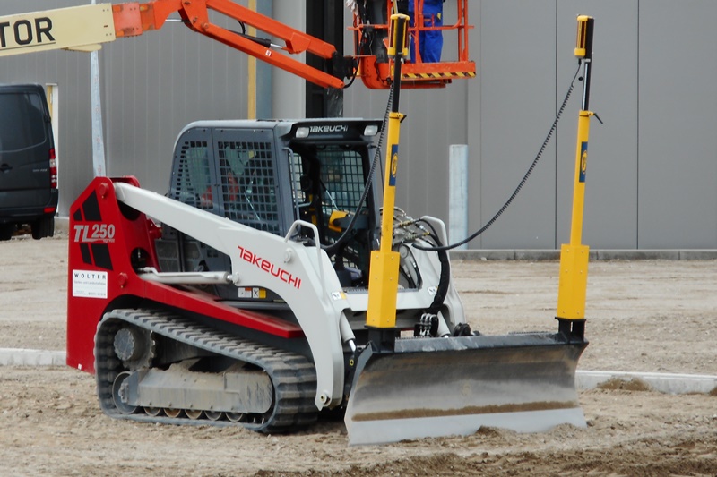 Takeuchi TL 250 (Wolter Garten- und Landschaftsbau GmbH).jpg