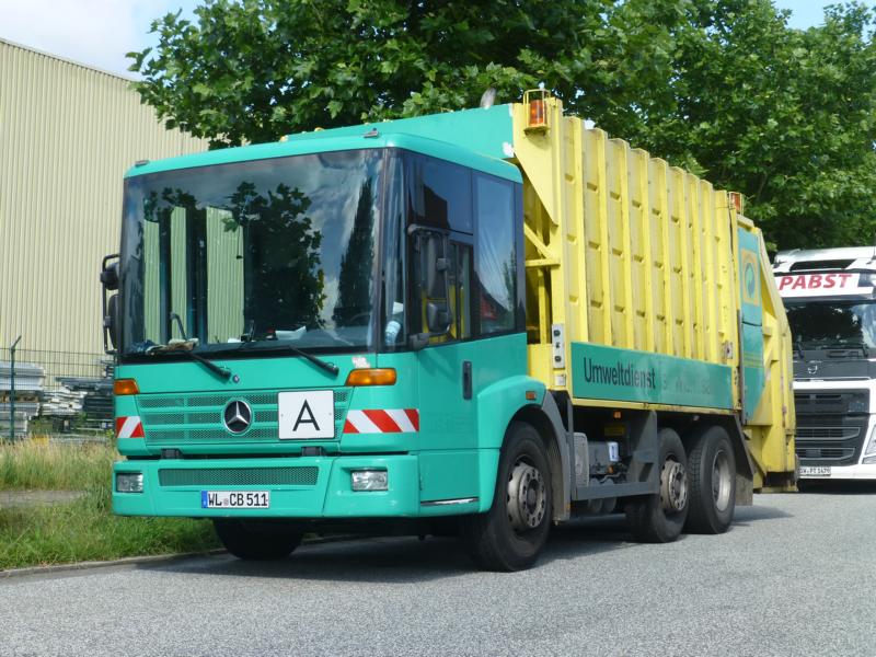 K800_MB Econic Müllwagen Grün-Gelb 1.jpg