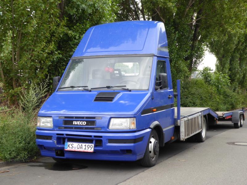 K800_Iveco Daily Abschleppwagen Blau 1.jpg