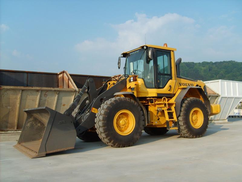 Volvo L 60F-02.jpg