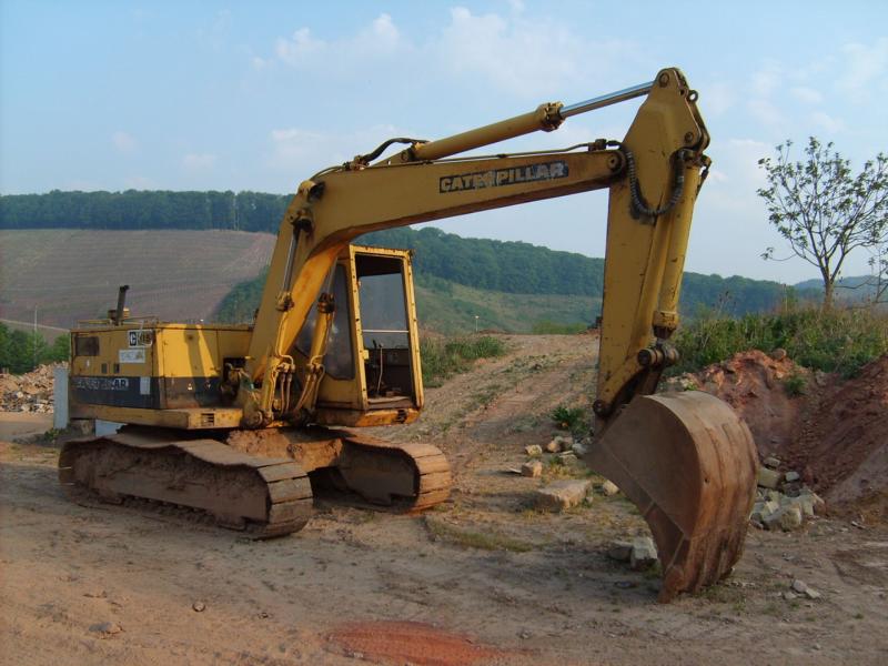 Caterpillar 215-02.jpg