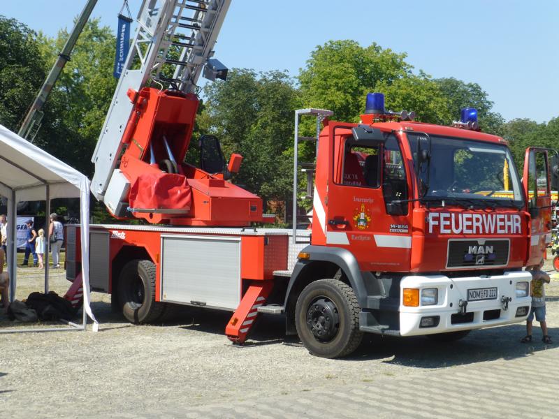 K800_MAN L2000 14.264 DLK 18-12 Feuerwehr Northeim 1.jpg