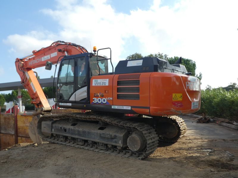 zaxis 300 lcn.jpg