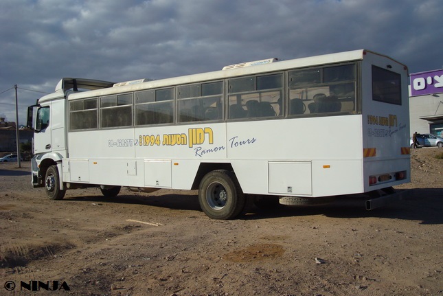 MB_Arocs_1827_4x2_BUS_03.jpg