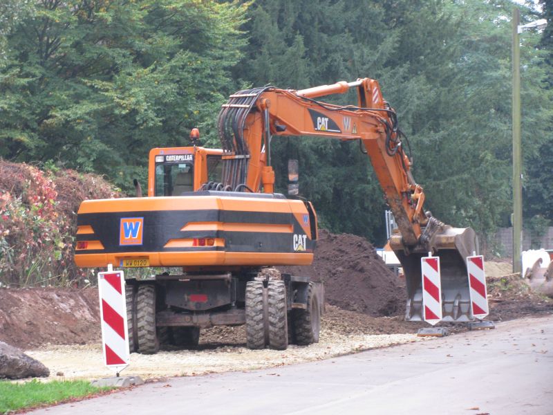 M 318 CATerpillar.jpg