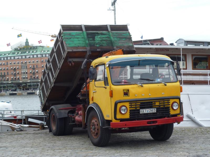 K800_Volvo F86 Kipper Gelb 2.jpg