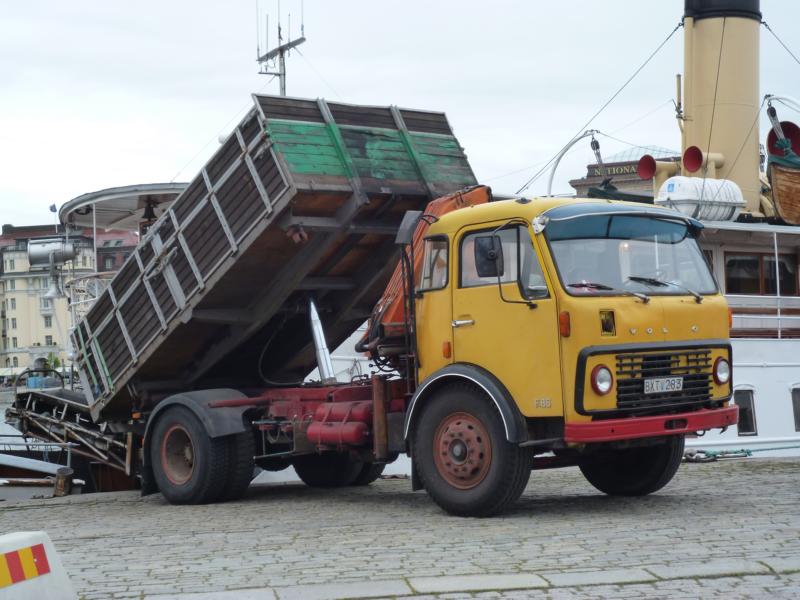 K800_Volvo F86 Kipper Gelb 3.jpg