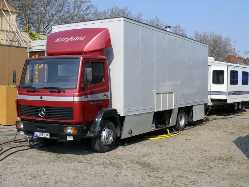 Mercedes LN 2, 1117 Schaustellerkoffer.jpg