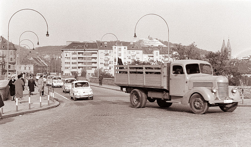 TAM Pionir Stari most 1961.jpg