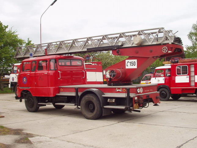 Ifa W50 4x2 hasi&#269;ský rebrík 03.jpg