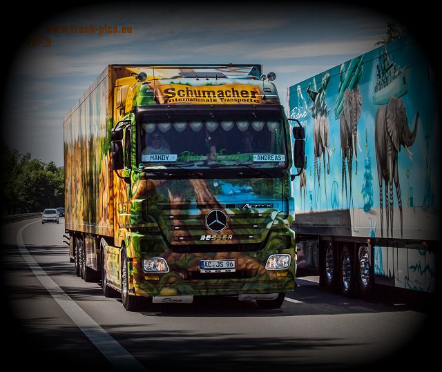 k-Airbrush-Trucks Schumacher & Franz on the run-5.jpg