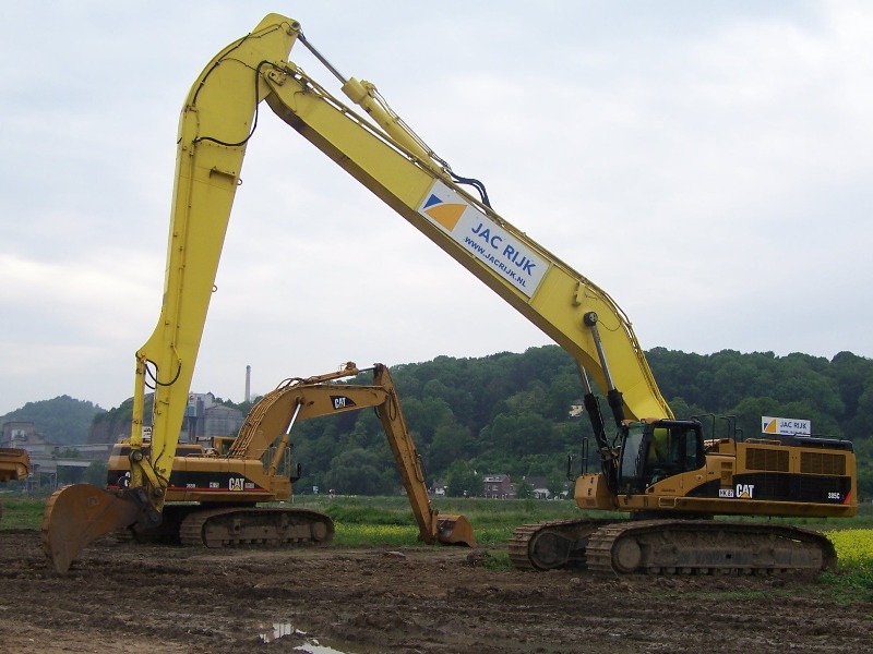 Cat 385 C LRE.jpg