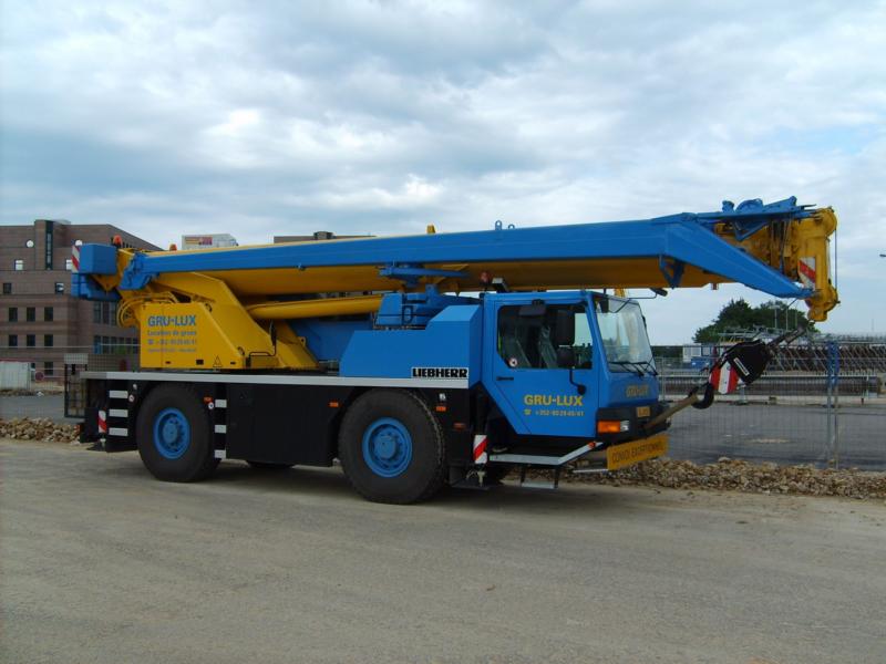 Liebherr LTM 1040.jpg