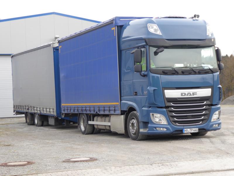 K800_DAF XF 410 Blau 1.jpg