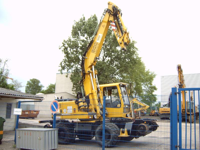 Liebherr A900 B ZW 3.jpg