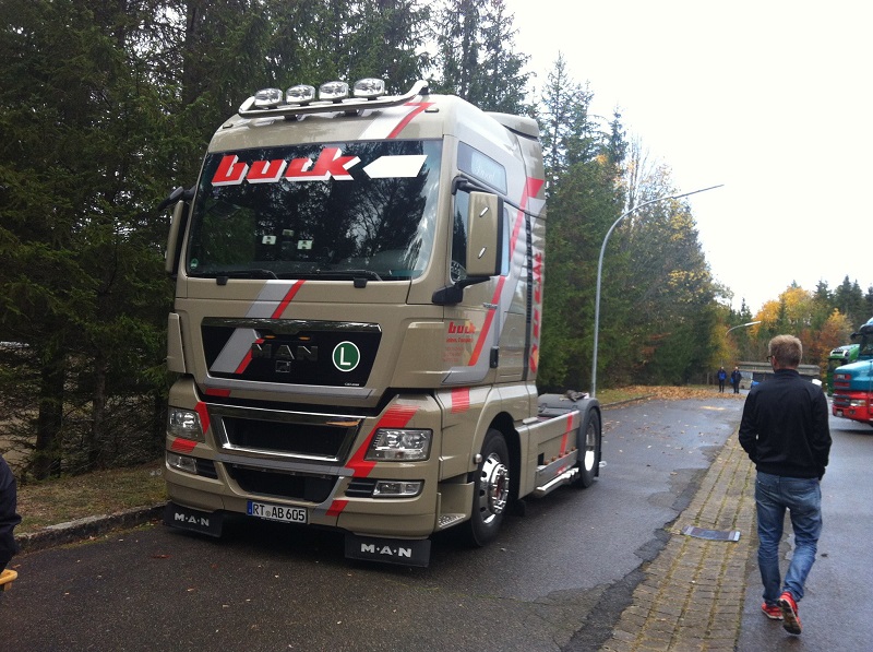 Truckertreffen Pflummern Pulverfass 2015 001.jpg