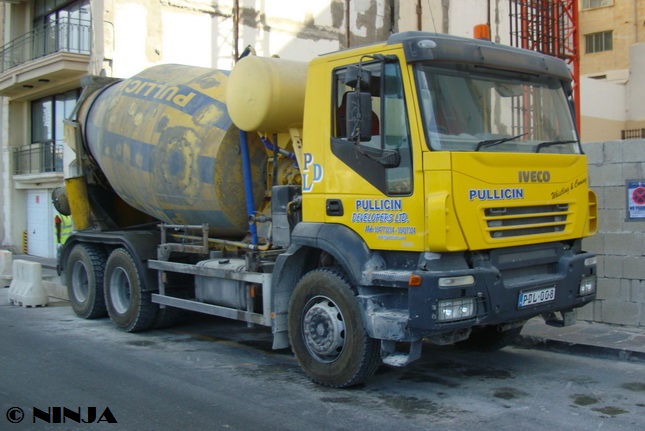 Iveco_Trakker_310_6x4_Mix_02_resize.jpg