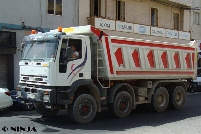  Iveco_EuroTrakker_410E42_8x4_S1_14_resiz
e.jpg