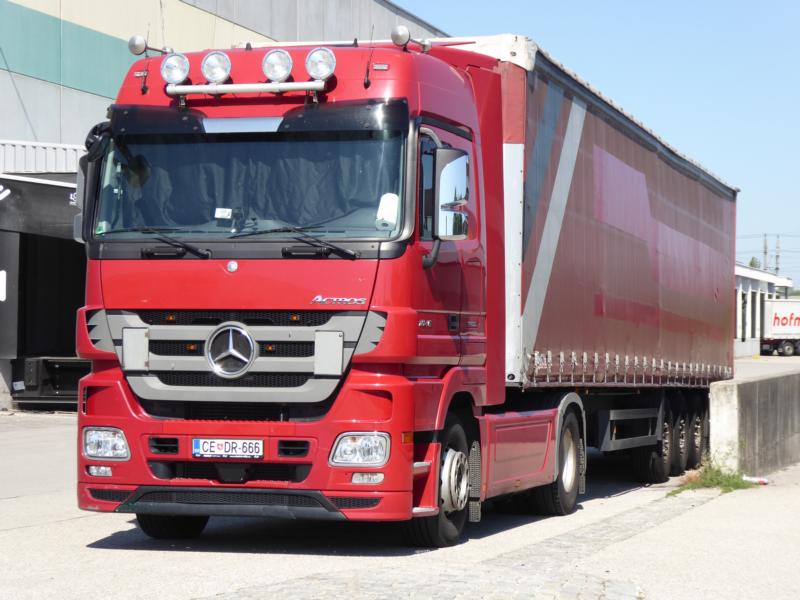 K800_MB Actros 1846 MP3 Slowenia 1.jpg