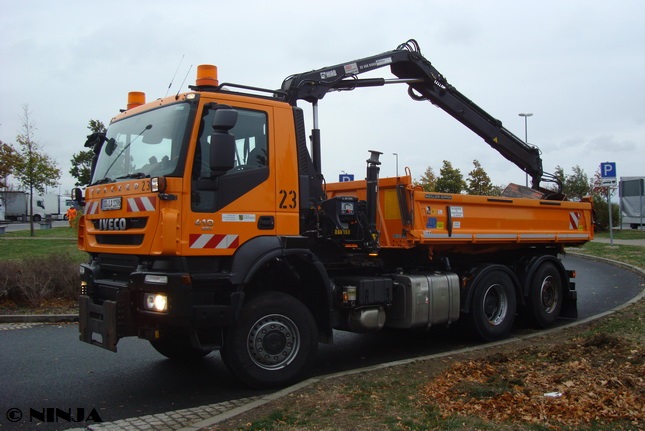 Iveco_Trakker_410_6x4-4_S3_HR_Hiab_02.jpg