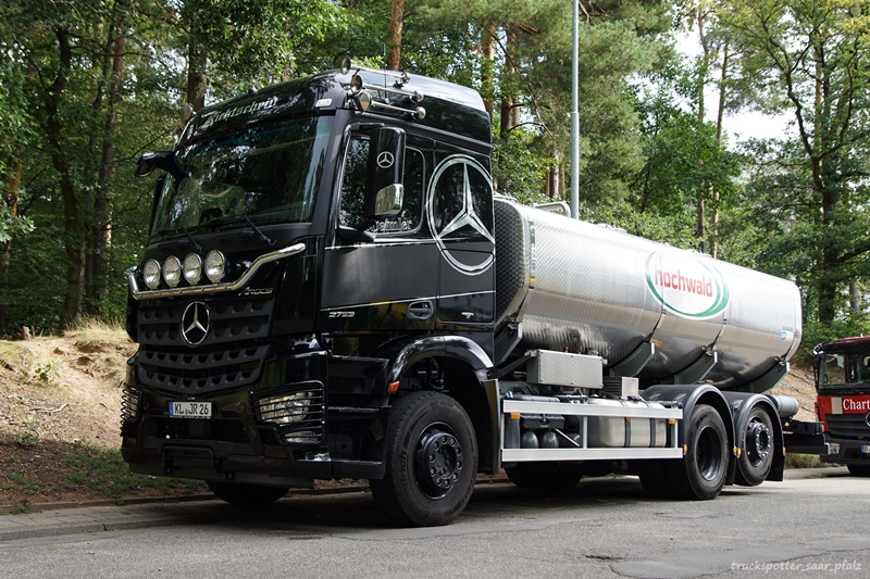Arocs Milchtransport Hochwald DSC04564.jpg