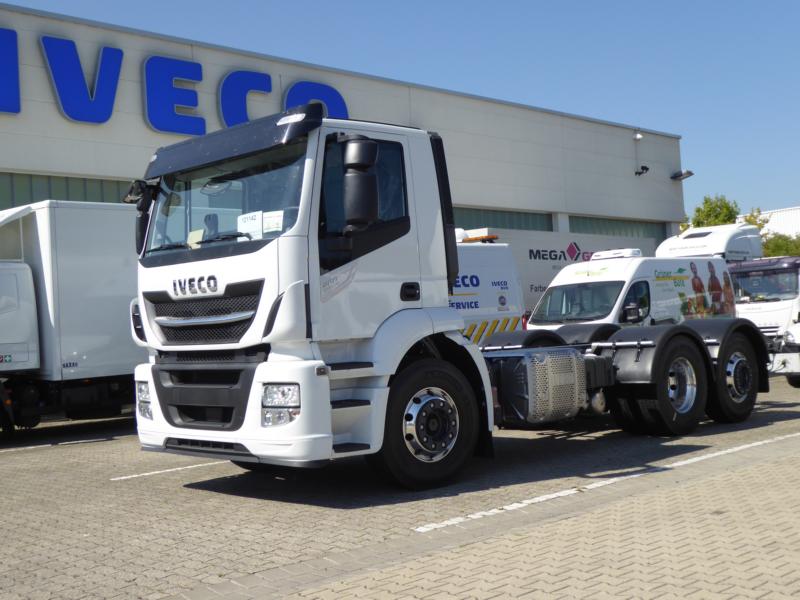 K800_Iveco Stralis Hi-Road 460 Weiss 1.jpg