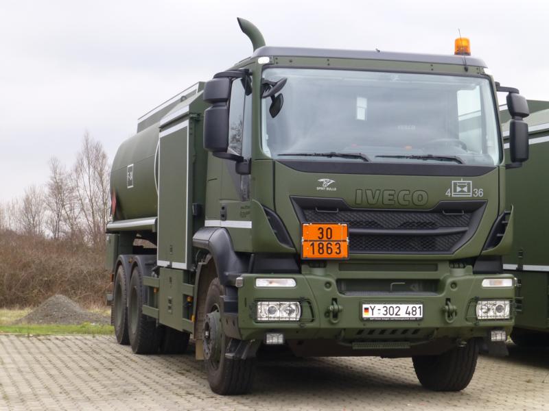 K800_Iveco Trakker Hi-Land 450 Tankwagen BW 1.jpg