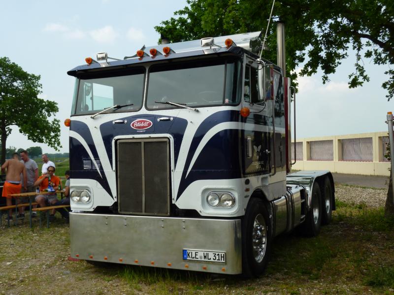 K800_Peterbilt COE Blau Weiss 1.jpg