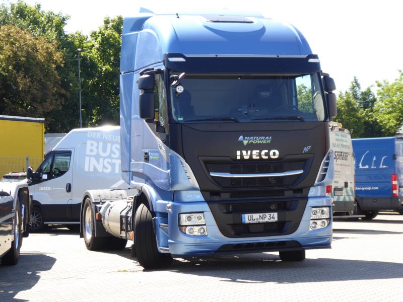 K800_Iveco Stralis Hi-Way NP 460 Blaumetalic  2.jpg