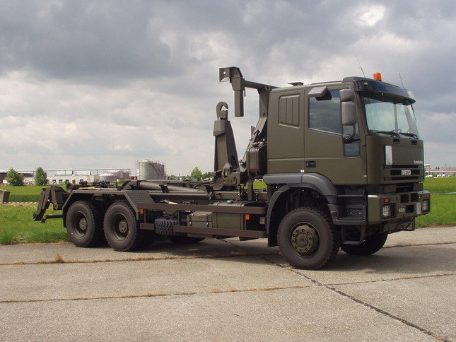 Iveco EuroTrakker 440E 6x6 HNK Army 03.jpg