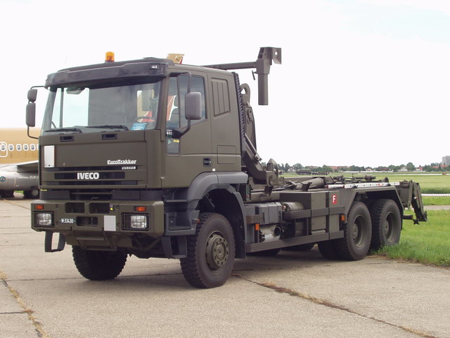 Iveco EuroTrakker 440E 6x6 HNK Army 08.jpg