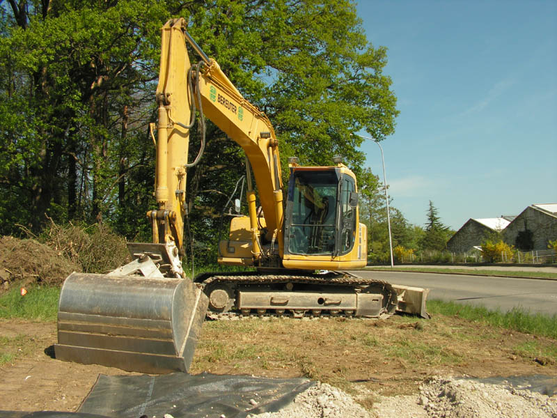 Komatsu PC130 (2).jpg