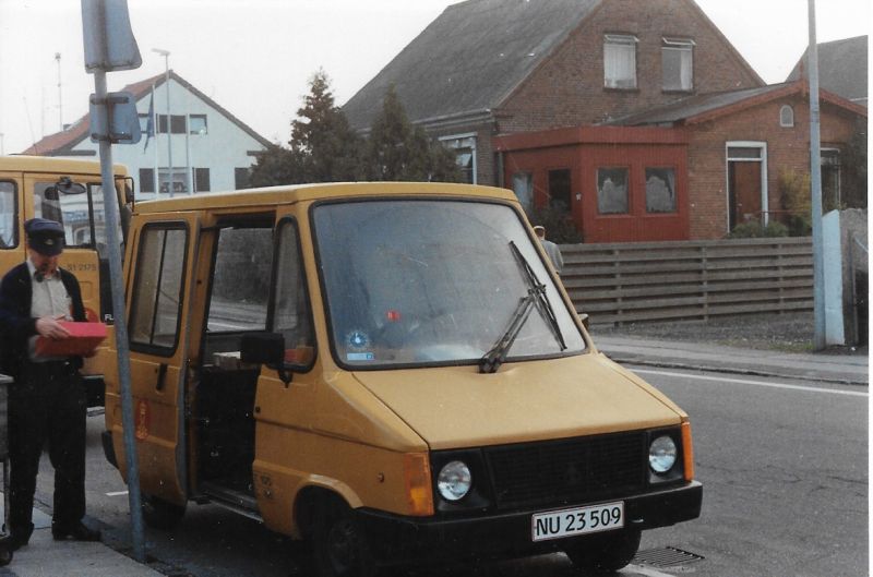 Post-Danbil mit Fahrer, 1990er.jpg