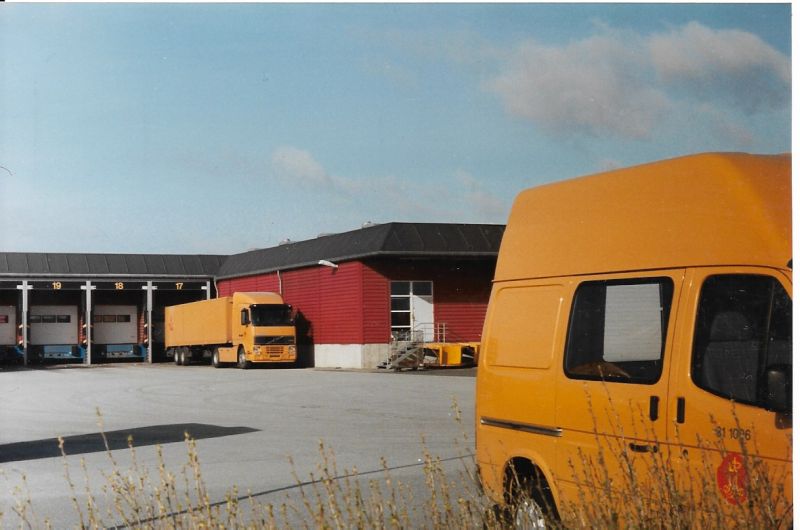Post-Volvo FH am Østjyllands Postcenter, 1990er.jpg