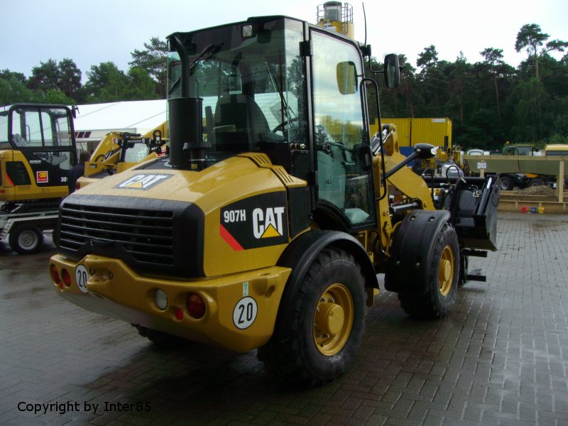 Cat 907 H 1.jpg