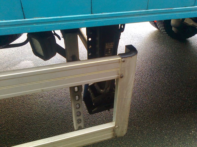 Post-Autos, UFS- und Stützbein-Details.jpg