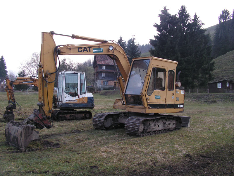 CAT E70 (2).jpg