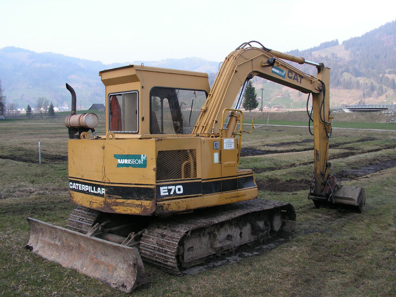 CAT E70 (3).jpg