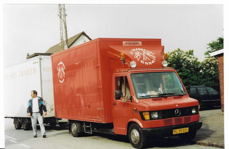 Mercedes-Umzug in DK für arme Leute, 1994.jpg