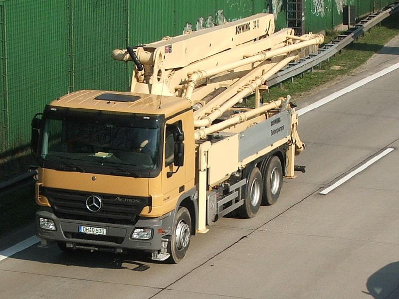 Betonpumpe Actros beige-braun DSC00041 (2).jpg