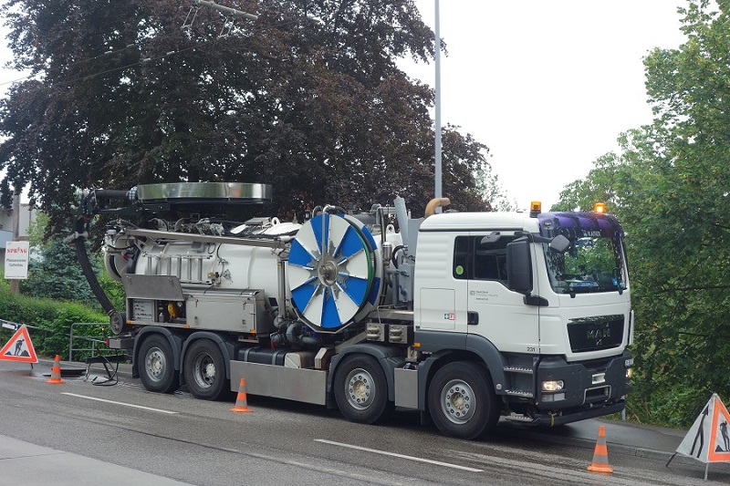 MAN TGS L Saugwagen 4a ERZ.jpg