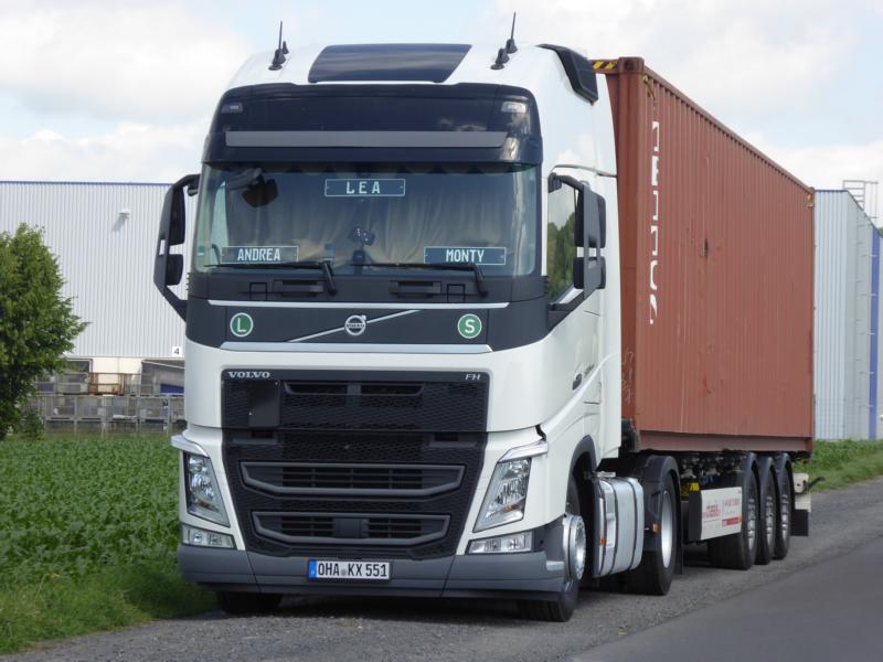 K800_Volvo FH 500 Container 3.jpg