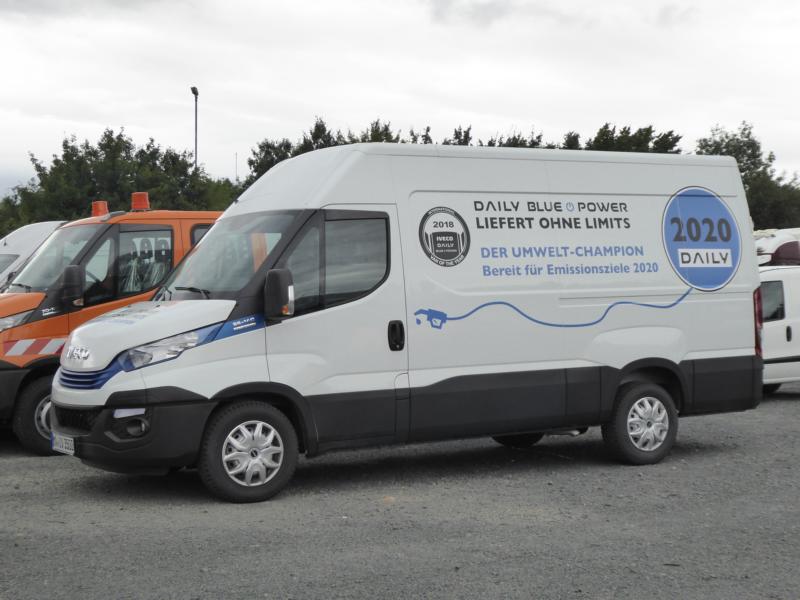 K800_Iveco Daily  35-140 NP Weiss 1.jpg