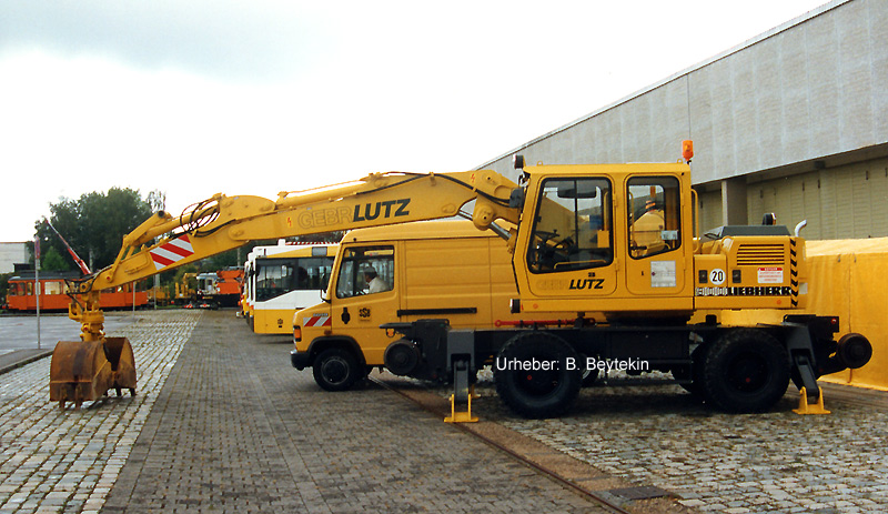 Liebherr_900-2-Wege-Bagger_.jpg