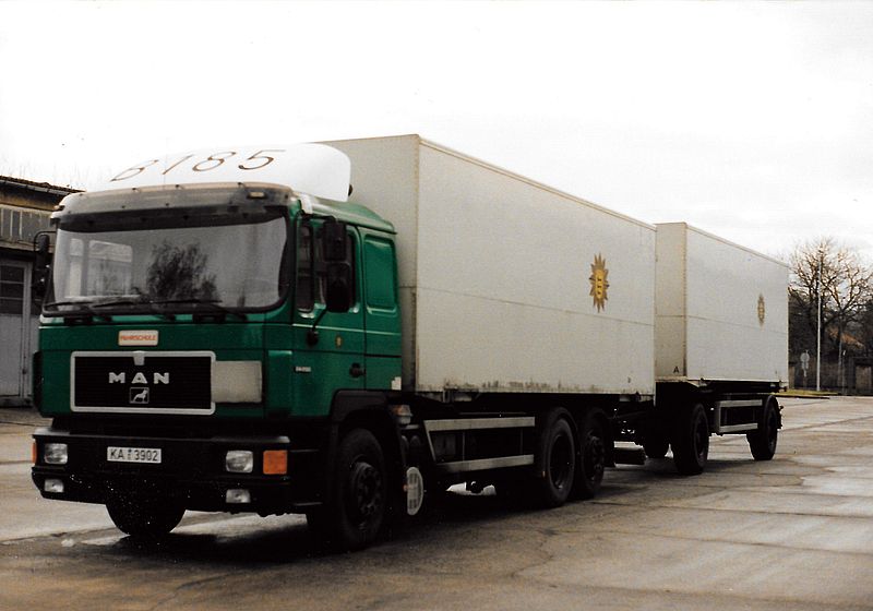 Polizei BW LPD KA MAN F 90 Wechselbeh&auml;lter Fahrschule 02.jpg