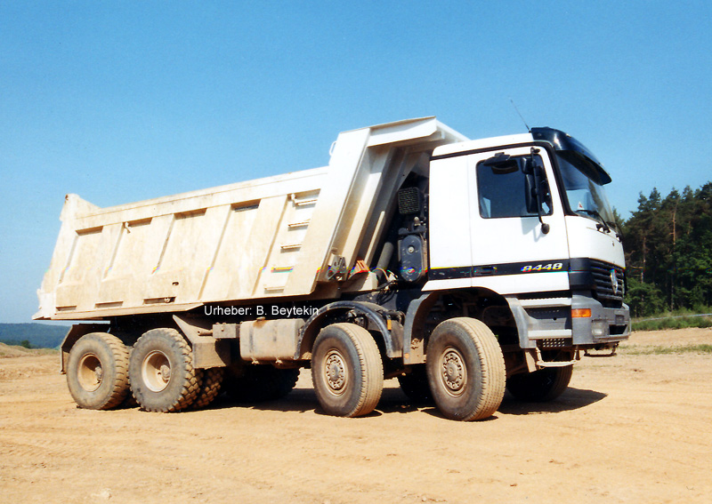 Actros_3448-Gelaende-4a-Mulde_1.jpg