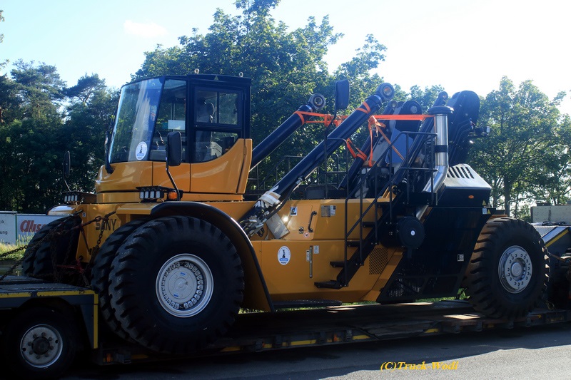 Sany 45 ton Reach Stacker 2019 06 12 RS Weiskirchen-NordWEB.jpg