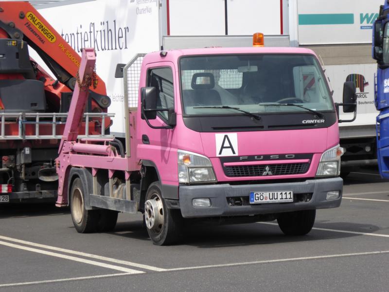 K800_Mitsubishi Fusco Canter Absetzkipper Pink 1.jpg