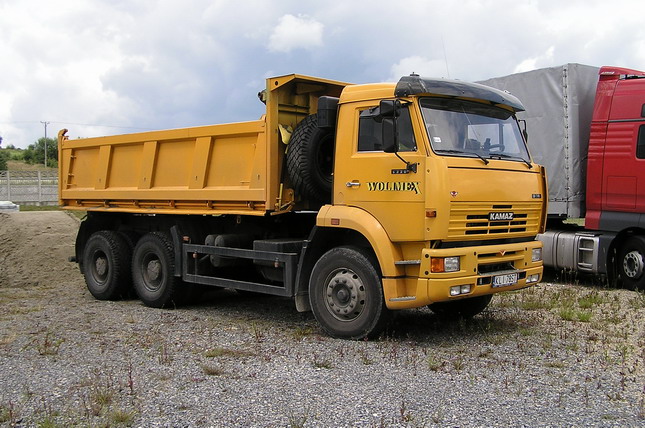 Kamaz 6520 6x4 S3 02.jpg